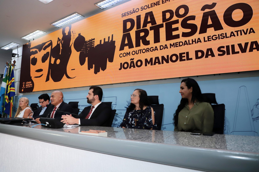 Artesãos são homenageados na Câmara com a Medalha João Manoel da Silva